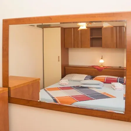 Orsula Apartment